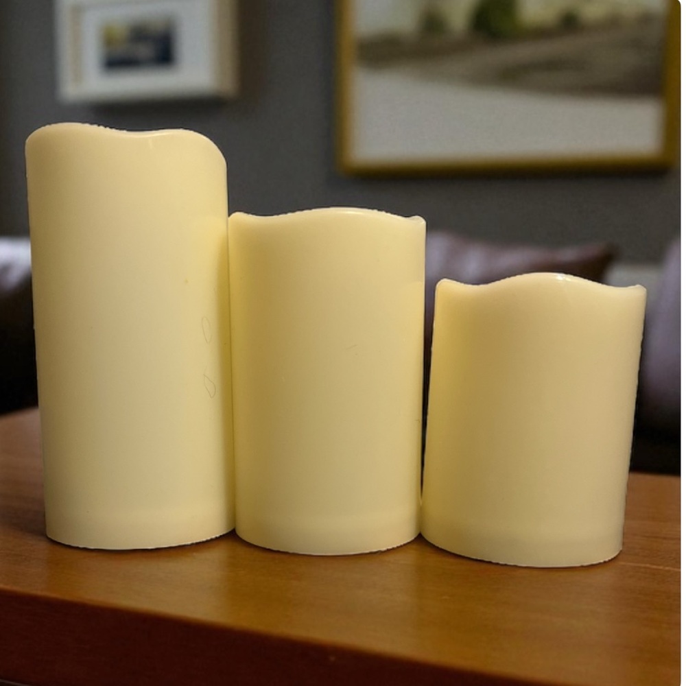 3 Set
Ivory LED Flameless Candle Trio - Picture 1 of 6